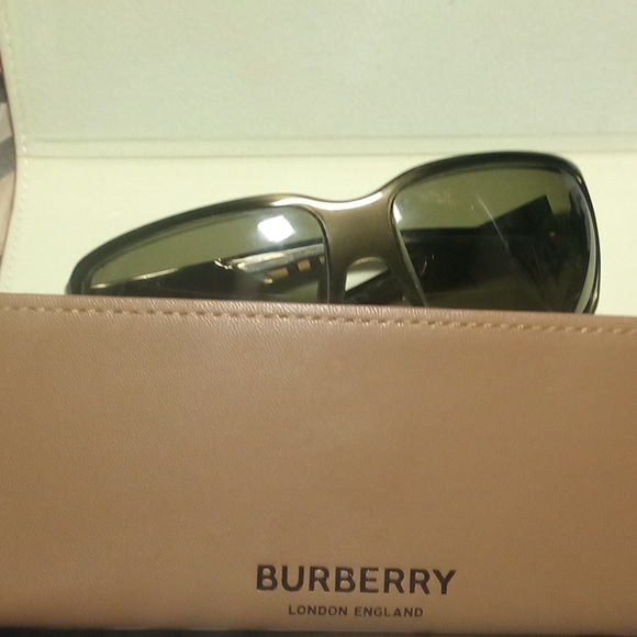 Burberry Sunglasses - Picture 2 of 5